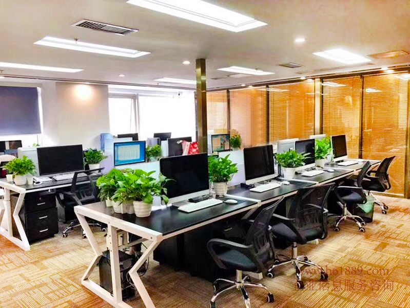 會展中心地鐵口現代國際商務大廈多套辦公室出租，網絡技術服務完善，圖片實拍，租客免擁